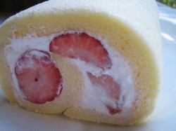 Roll Strawberry cake