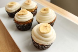 Banana Cupcakes with Dried Banana