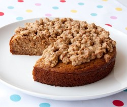 Banana Cake with Crunchy Pecan Topping