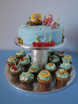 Birthday Spongebob cake with cupcakes
