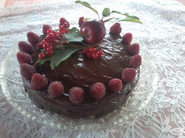 Chocolate and Raspberries Cake
