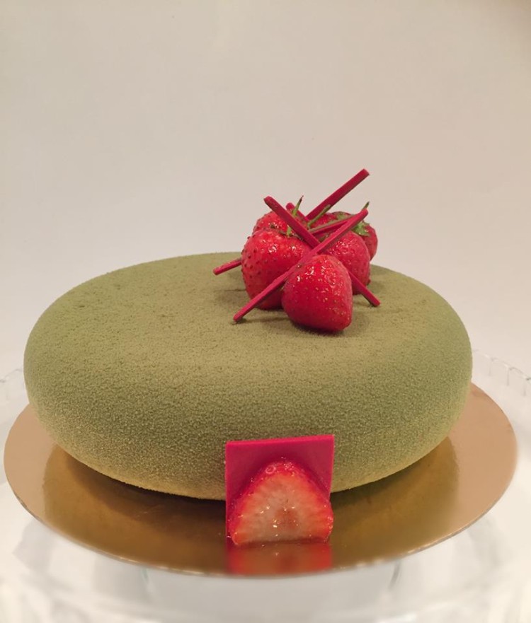French Strawberries Cake