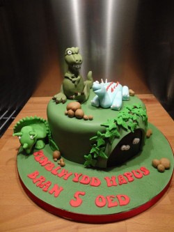 Small Cake with Dinosaurs