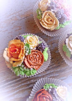 Birthday Cupcakes with roses