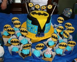 Batman Cake with Cupcakes