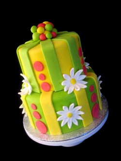 Fondant Dot Daisy Cake