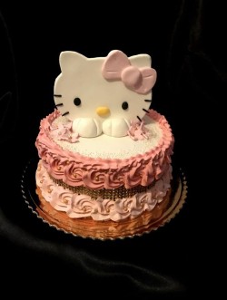 Hello Kitty Cake