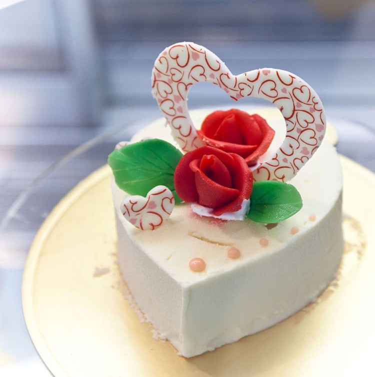 Cute Valentines Day Cake