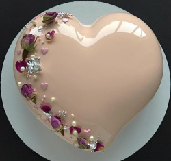 Glaze heart cake