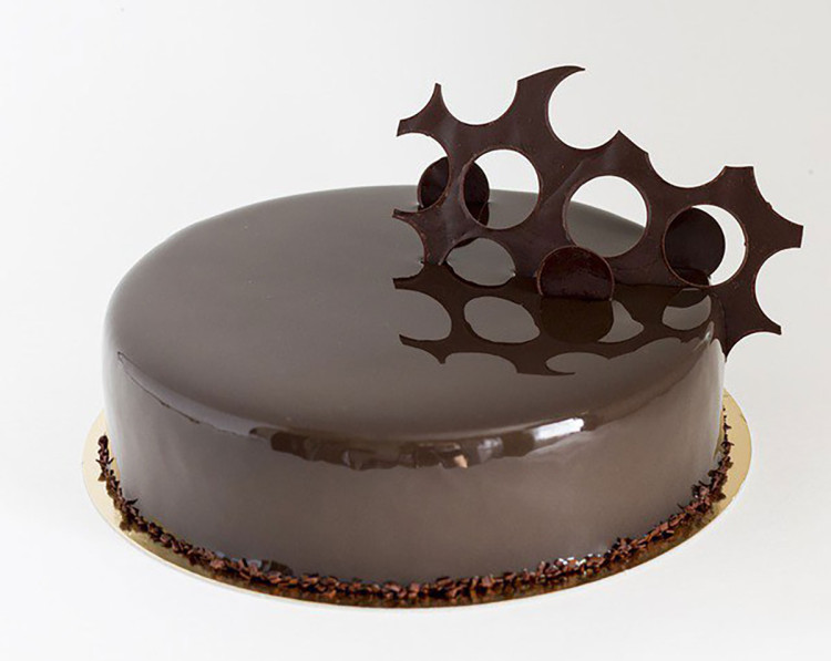 Chocolate glaze cake